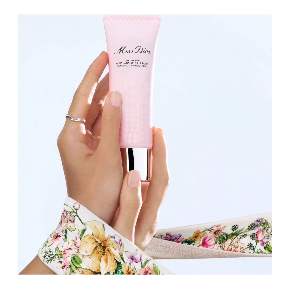 MISS DIOR-Lait Granité Pour La Douche à La Rose - Purifie & Hydrate-DIOR 4 MISS DIOR-Lait Granité Pour La Douche à La Rose - Purifie & Hydrate-DIOR – Image 2